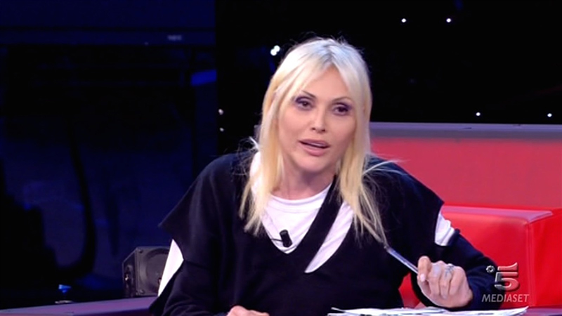 Anna Oxa: Virginia Raffaele? Mi dissocio da questo tipo di comicità
