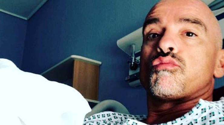 Eros Ramazzotti selfie in ospedale: