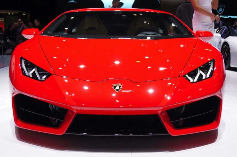 La Lamborghini Huracàn rosso-Ferrari dal Salone dell’Auto di Ginevra
