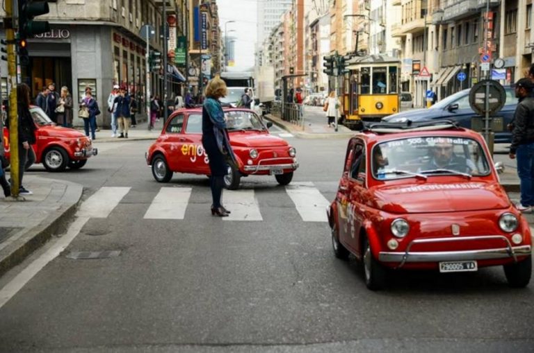 Milano: debutta il cult sharing con le mitiche 500