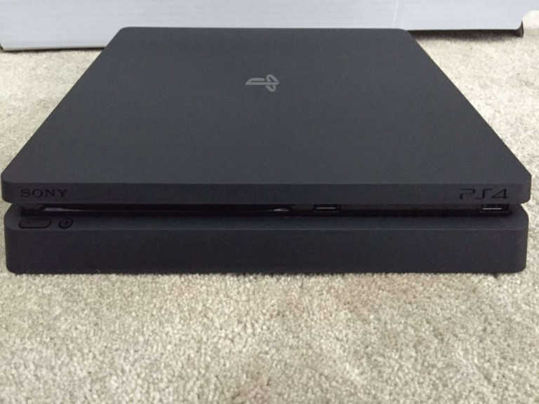 PlayStation 4 Slim: sbucano in rete le prime immagini della nuova console