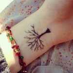 Tatuaggi piccoli polso albero