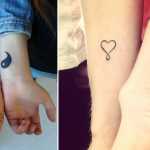 Tatuaggi piccoli polso coppia abbinati