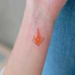 tatuaggi piccoli femminili fiamma