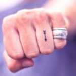 tatuaggi piccoli maschili freccia