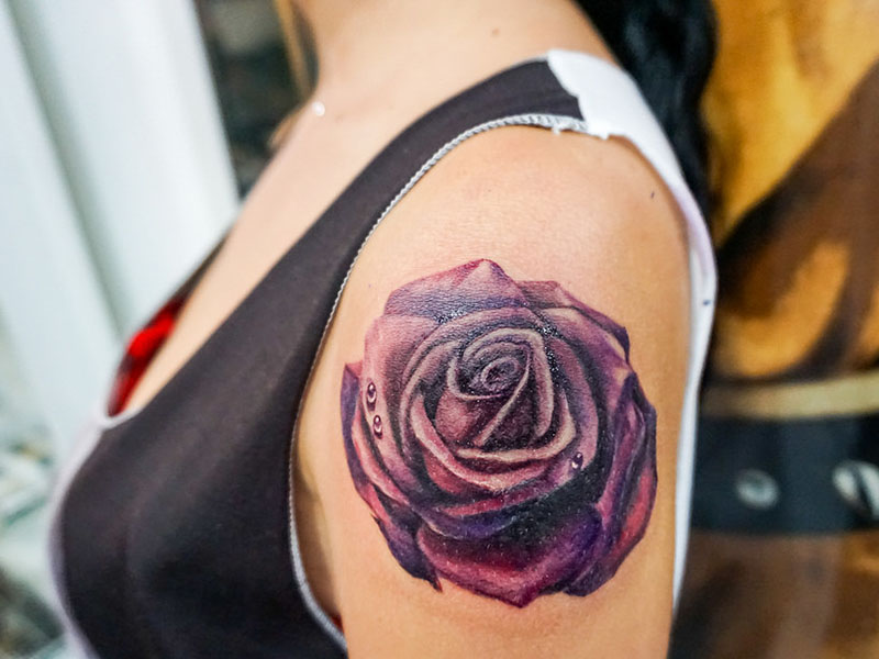 tatuaggi fiori braccio