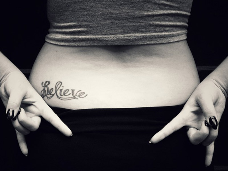 tatuaggi scritte donna