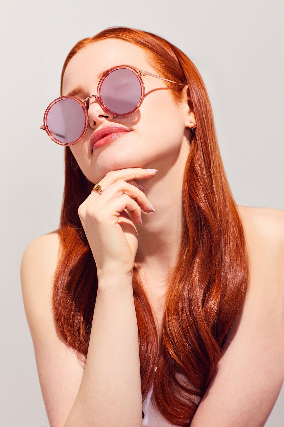 Madelaine Petsch occhiali da sole Street