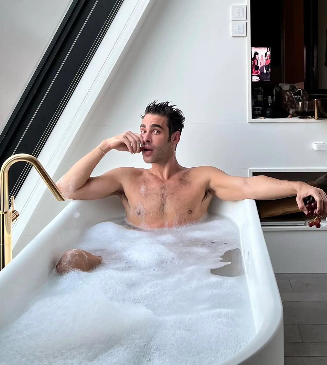 Jon Kortajarena fisico nudo