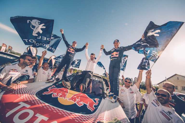 Le Peugeot 3008DKR conquistano una storia tripletta alla Dakar