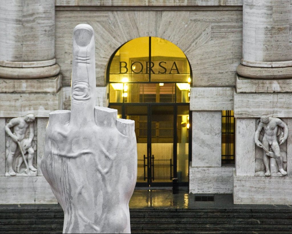 Maurizio Cattelan mostra milano