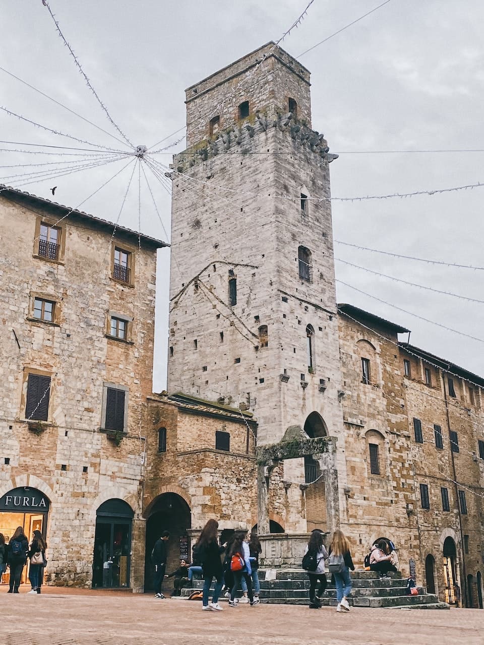 Piazza Cisterna San Gimignano