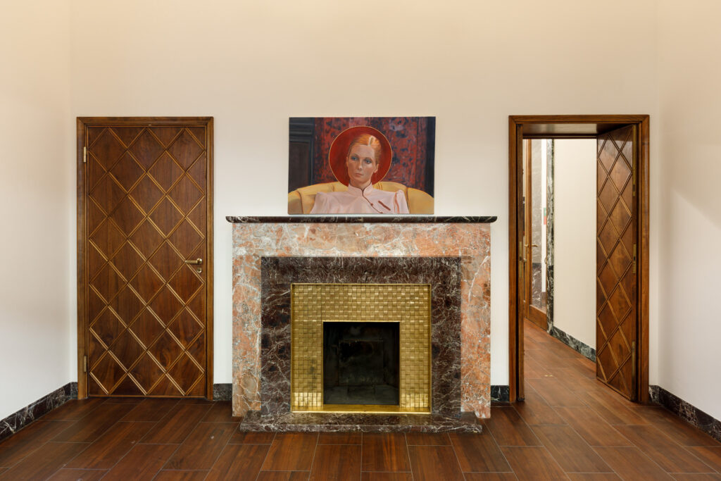 shannon cartier lucy personale milano massimodecarlo