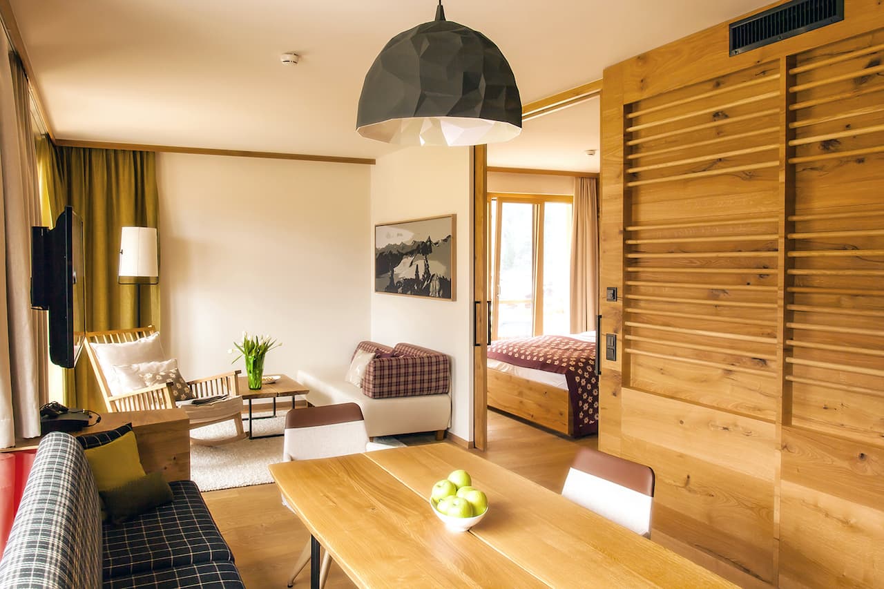 Aqua Dome invita a lucidare le scarpe da trekking, a rimettere in sesto la (E-)Bike per immergersi anima e corpo nella primavera a valle