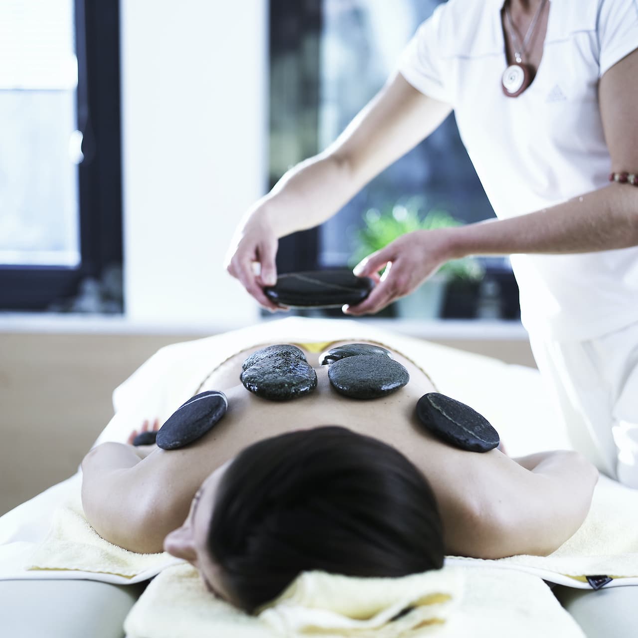 Aqua Dome invita a lucidare le scarpe da trekking, a rimettere in sesto la (E-)Bike per immergersi anima e corpo nella primavera a valle