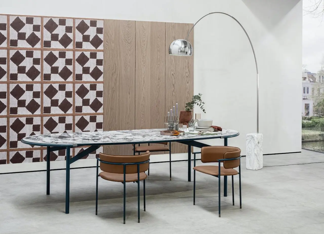 Tavolo e sedie Mac (design Maurizio Manzoni) ph. Gio Sormani