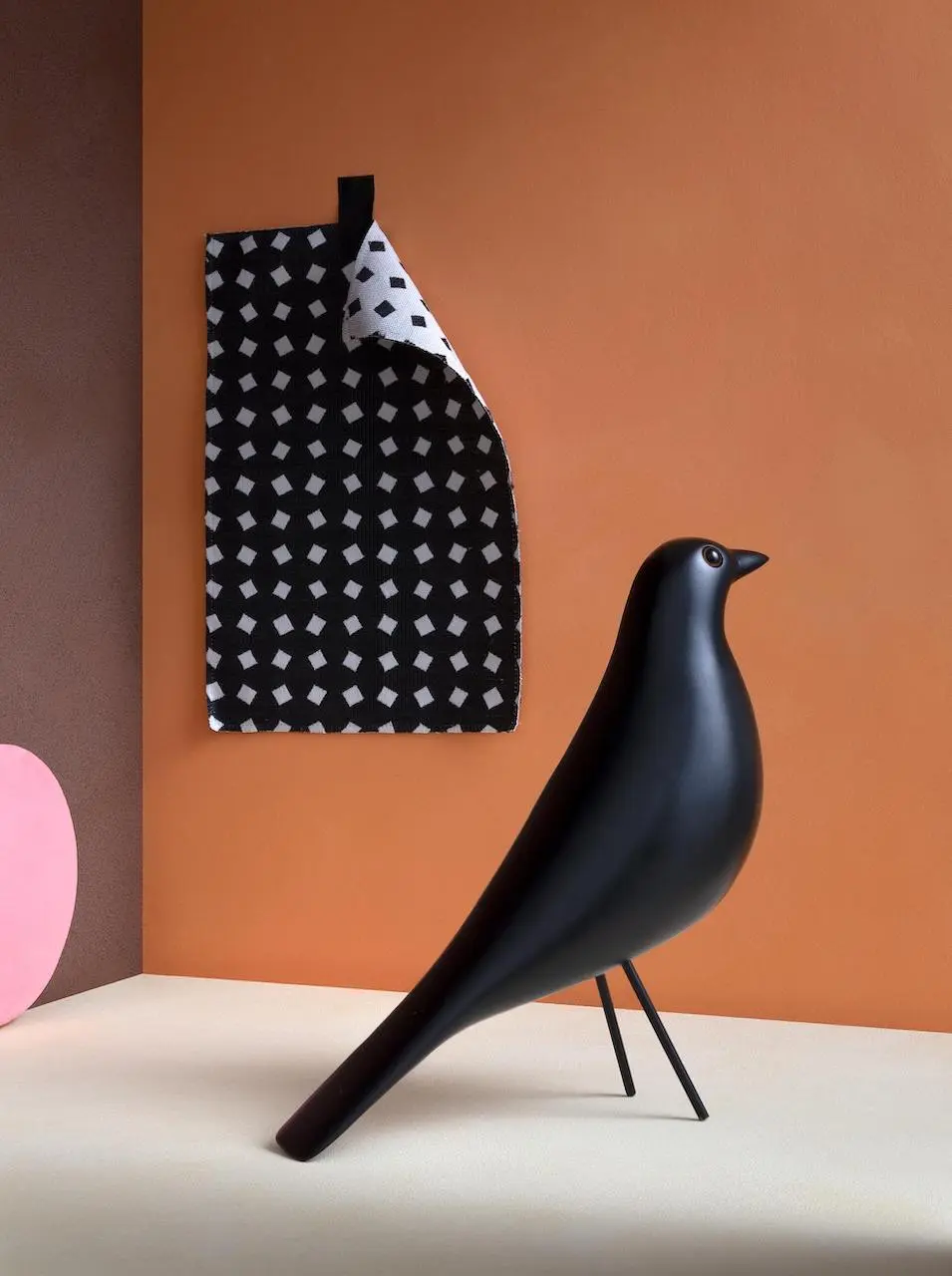 Anni 50 - inspired by Charles e Ray Eames, finiture Infine Sterlizia, Continuum Cacao, Nubi Mughetto, cerchio Infine Anguria