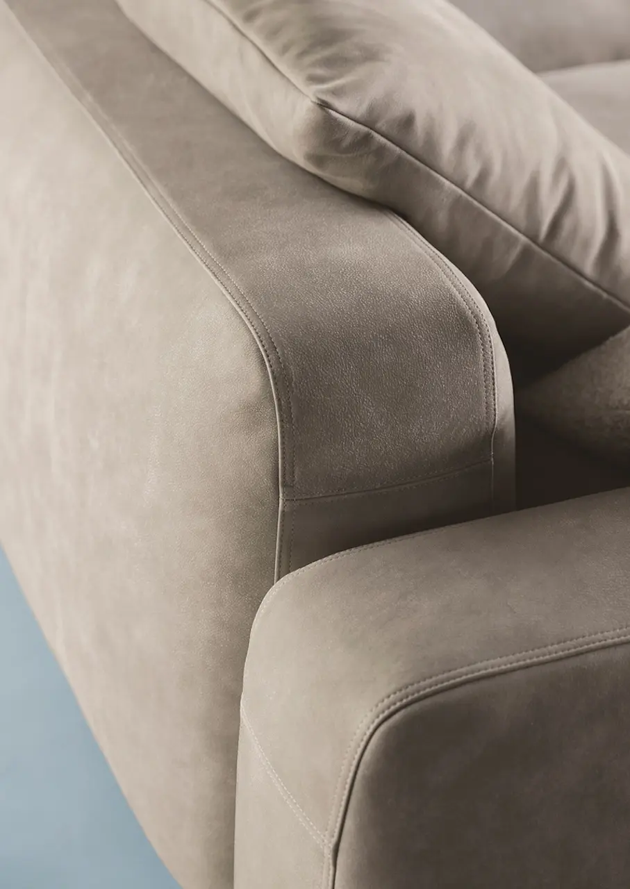 Un divano modulare dall’allure vintage ispirata agli anni ‘70: Dorvan è l’ultimo prodotto dei designer Matteo Thun & Antonio Rodriguez