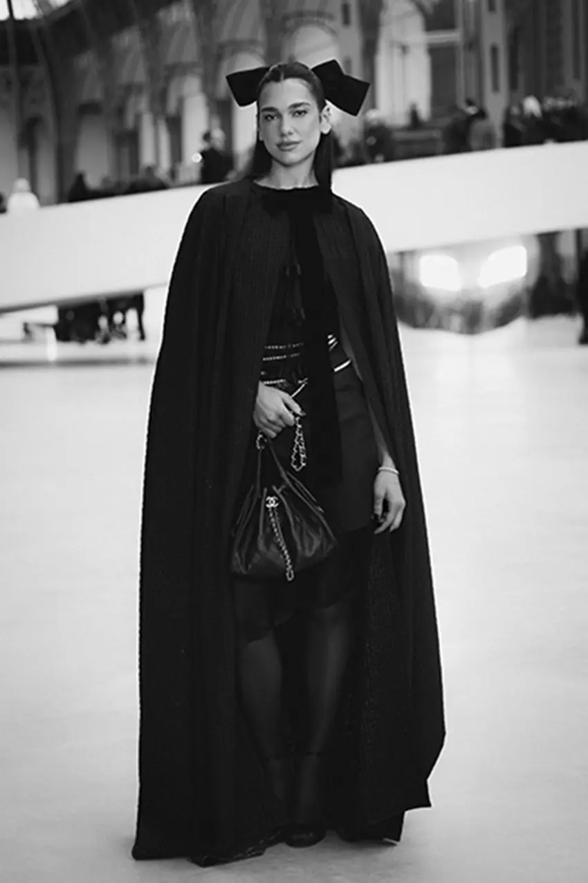 Dua Lipa, volto della campagna della nuova borsa CHANEL 25
