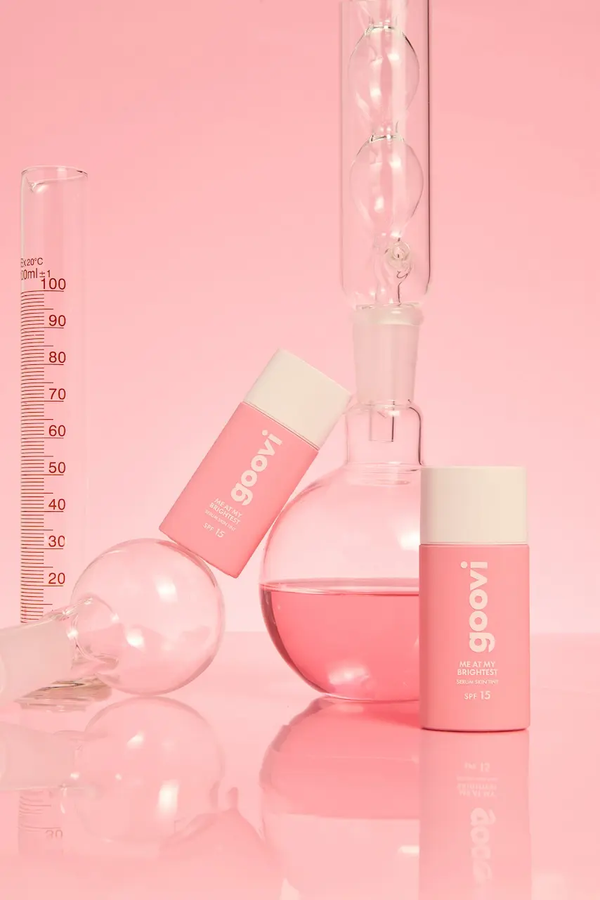 goovi, il brand co-fondato da Michelle Hunziker, annuncia il lancio di Me At My Brightest (30 ml), l'innovativo fondotinta in siero 