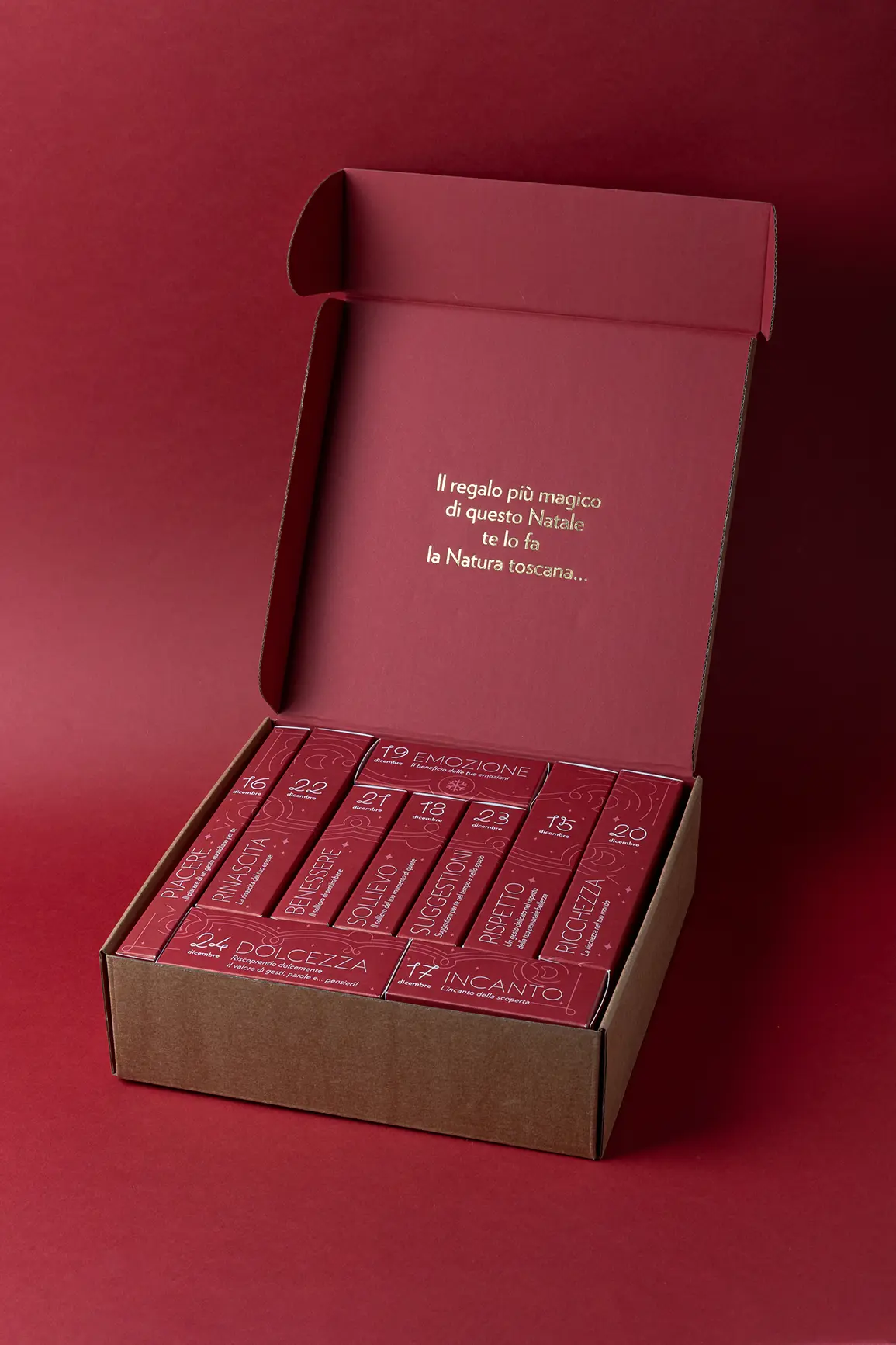 Questo cofanetto contiene 10 sorprese che svelano la biodiversità toscana di Biofficina Toscana. 